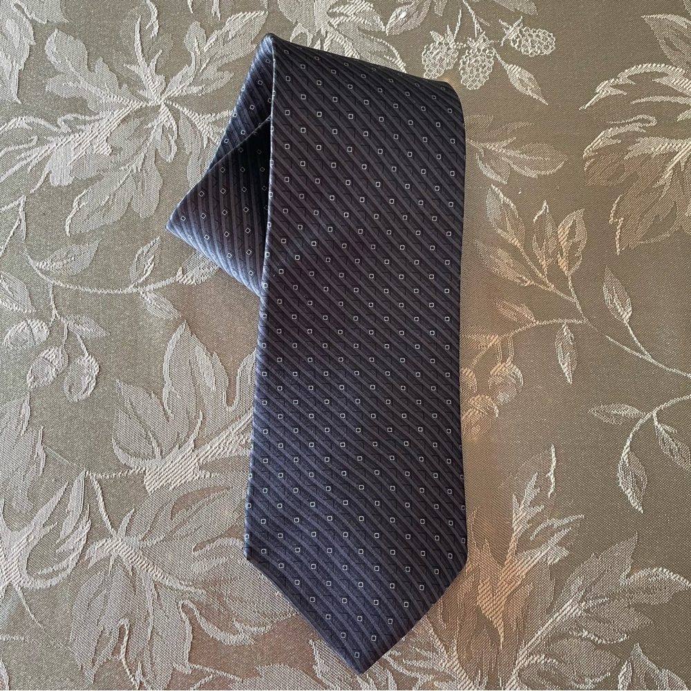 Arrow Tie - Charcoal Gray.